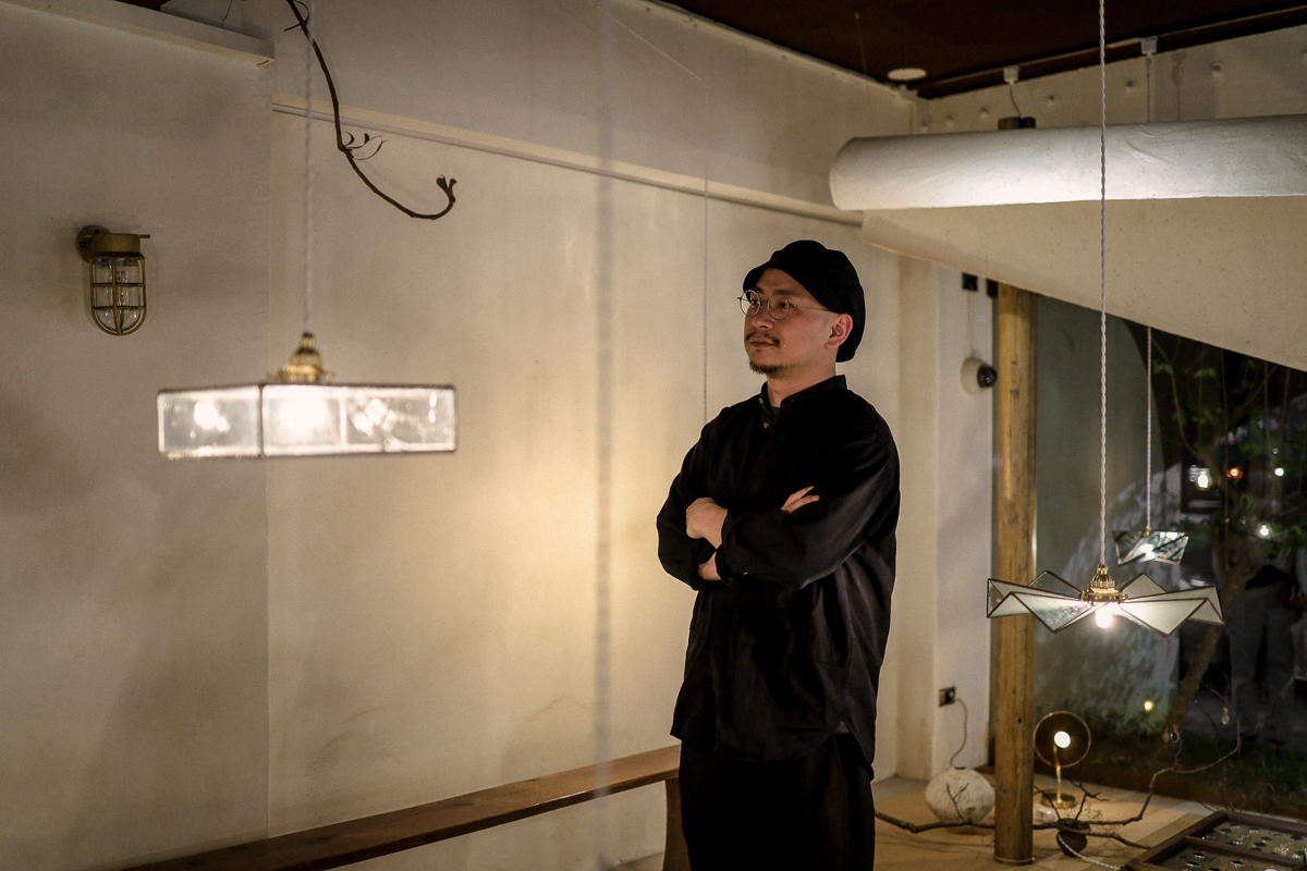 在光與玻璃工藝中找尋時間的痕跡：真真鑲嵌玻璃研究所個展《抵達於光的前方》