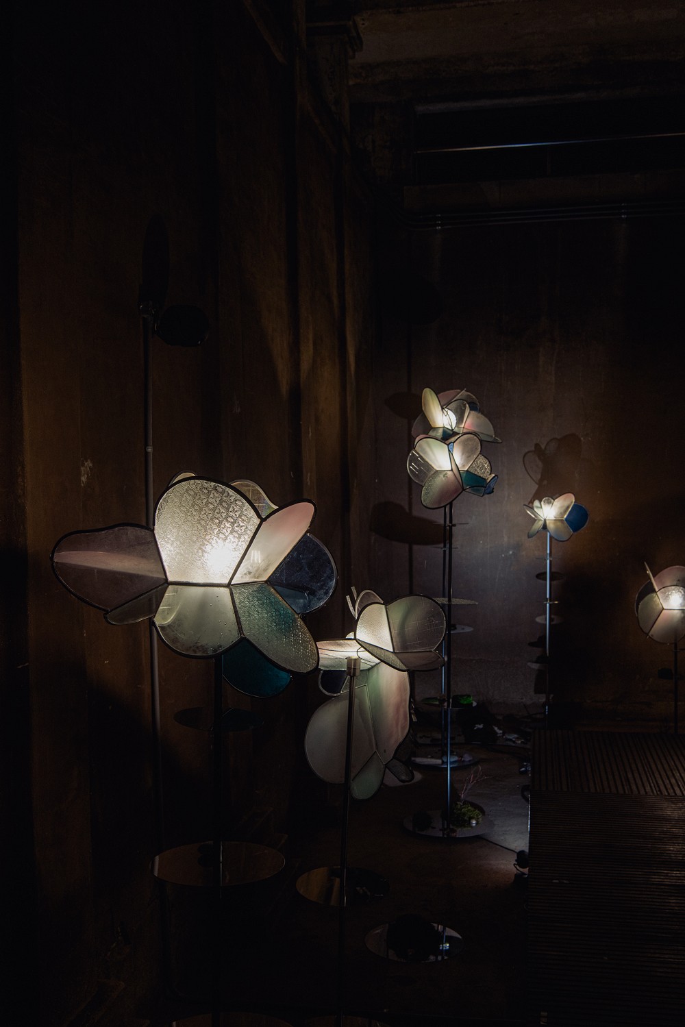 台北觀音蓄水池《獵島計畫》亮點！藍眼淚、化石紙雕等13組作品打造地下奇幻展覽