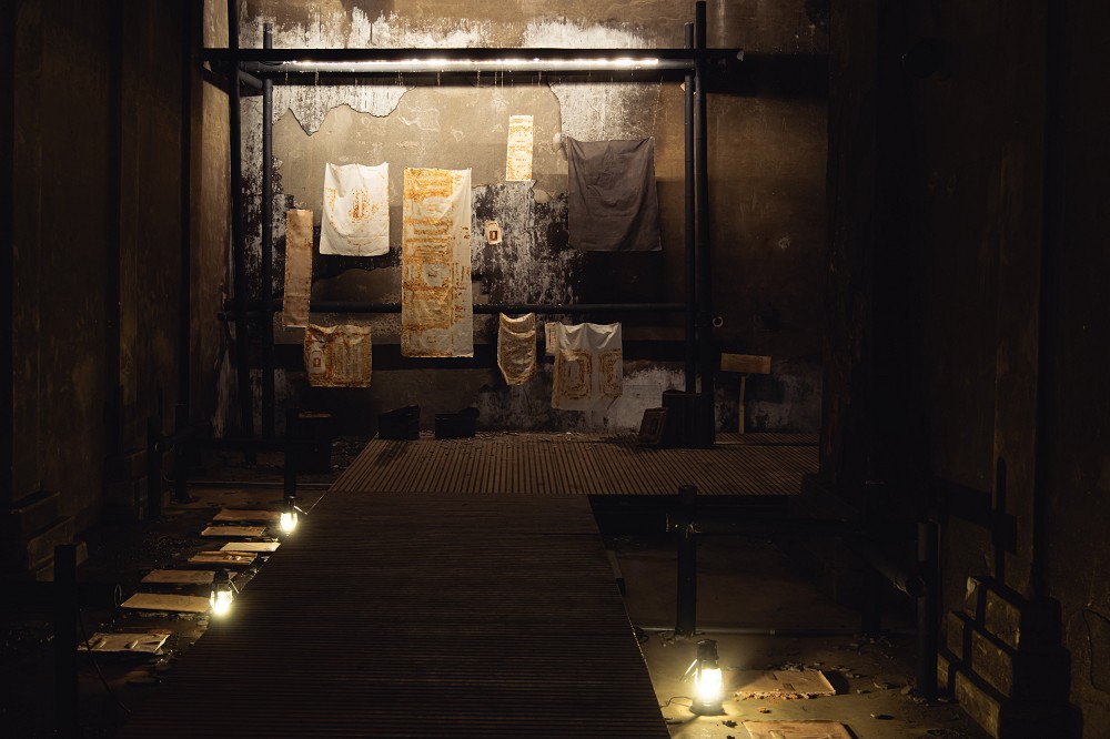 台北觀音蓄水池《獵島計畫》亮點!藍眼淚、化石紙雕等13組作品打造地下奇幻展覽