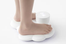 雲朵體重計、水滴溫度計、風花空氣清淨器... 佐藤大 Nendo 以「白碗」為主題將生活家電可愛化