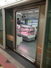 韓國地鐵裡的車廂雜貨店/