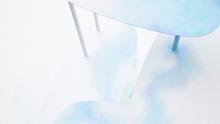 一抹涼夏光暈,Nendo打造藍色水彩系渲染家具/