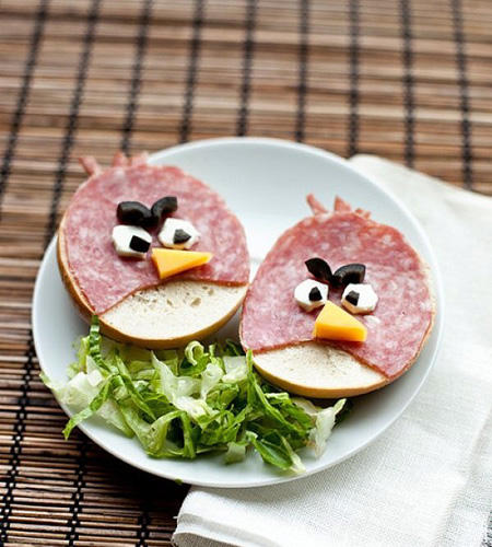 老闆，來一份憤怒鳥全餐，要切不要辣～