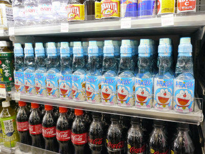 請問哆拉A夢便利商店裡面會有賣小叮噹的道具嗎？