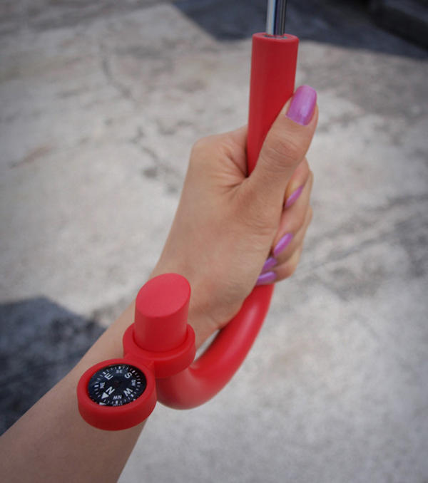 一把野外求生也可以派上用場的小洋傘