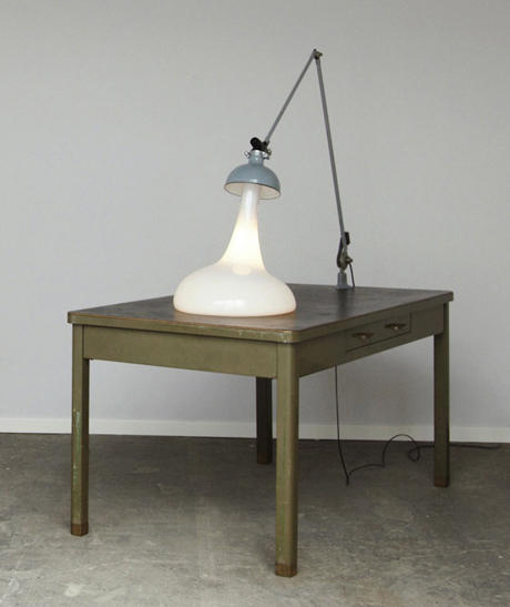 鼻涕？變形蟲？還是一塌塗地的「懶趴趴燈泡」