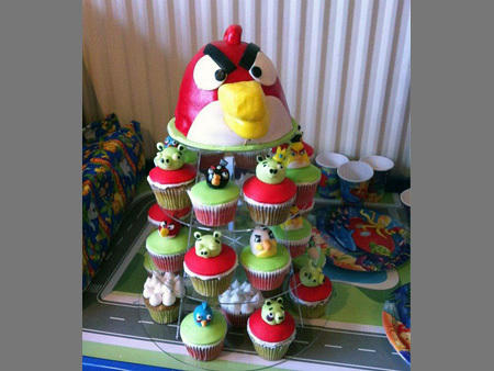 老闆，來一份憤怒鳥全餐，要切不要辣～