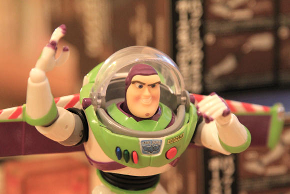 大人的玩具：玩具總動員特撮公仔動手玩！(巴斯光年篇)