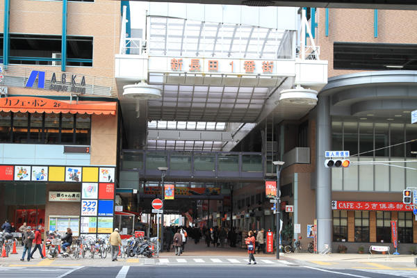 用直拳跟鐵人28號對決，才是男人的浪漫啊！(握拳)