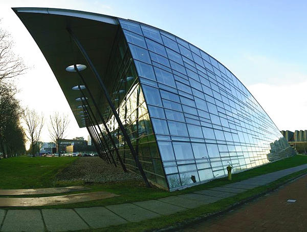 綠說從頭！綠屋頂建築的始祖「TU Delft Library」