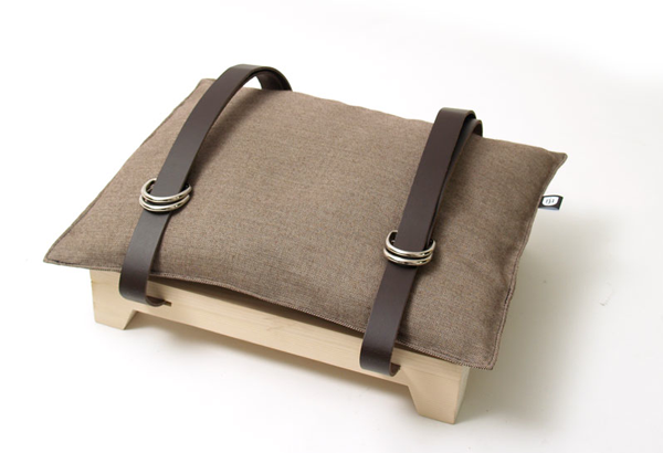 [DIY ok] 看不完的雜誌就拿來當凳子坐吧！