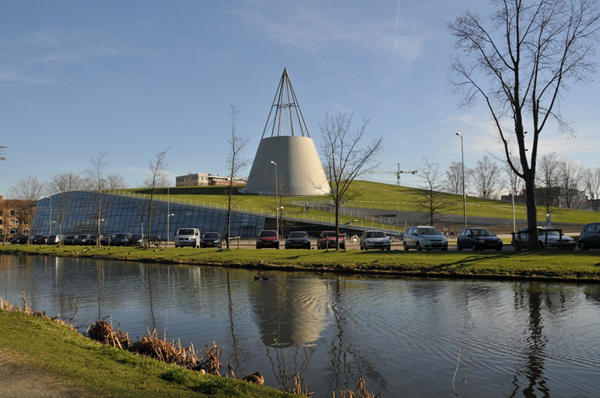綠說從頭！綠屋頂建築的始祖「TU Delft Library」