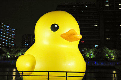 驚～大阪市區出現巨大不明物體