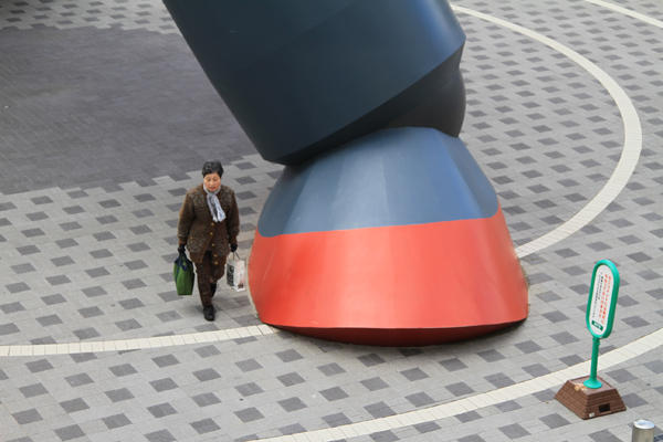 用直拳跟鐵人28號對決，才是男人的浪漫啊！(握拳)