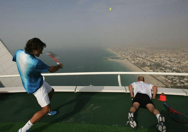 打起球來超刺激的世界最高網球場
