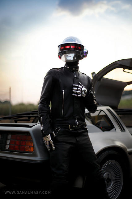 跑什麼趴都hold住！歷時四個月完成的Daft Punk頭盔