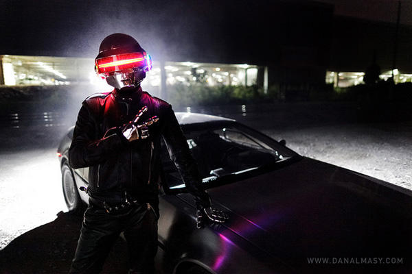 跑什麼趴都hold住！歷時四個月完成的Daft Punk頭盔