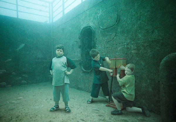 超詭異！感覺有點毛毛的沉船人生攝影集