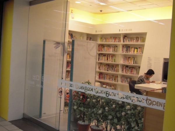 智慧圖書館進駐，松山機場飄書香