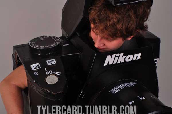 攝影狂專用萬聖節扮裝：真的可拍照的Nikon D3相機裝