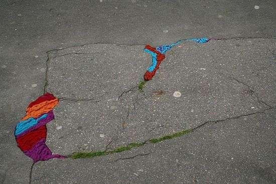 用鉤毛線提醒政府該檢討路平專案啦！