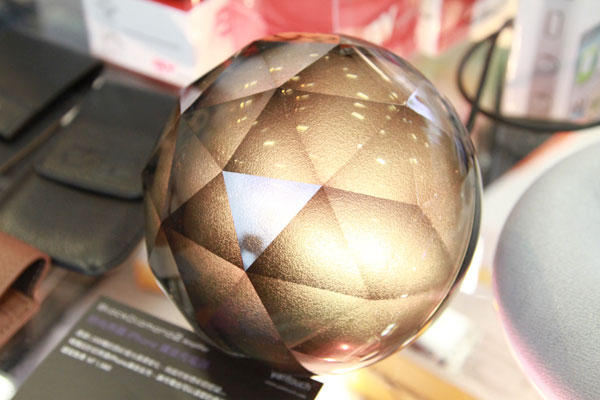 100年資訊月:魔幻水晶球Black Diamond 2 iPhone充電座