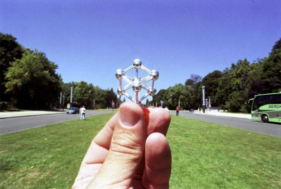 這樣「借位」了不起！旅遊照片這樣拍～