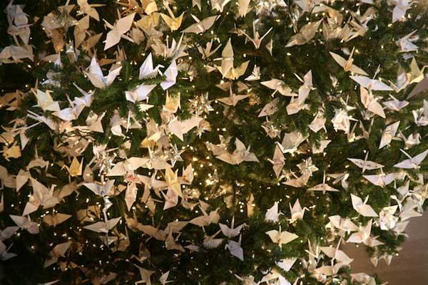 充滿愛與希望的千紙鶴聖誕樹