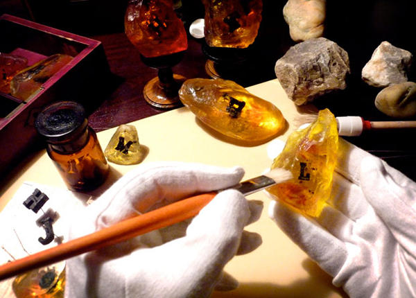 活生生血淋淋的英文字母