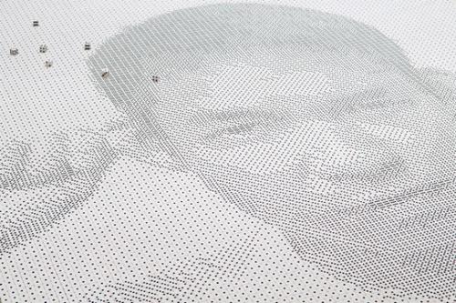 用13,138顆骰子紀念已故華裔設計師Donald Tobias Wong