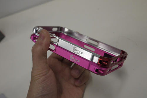 [生活玩物]不怕撞殼的iUnique iPhone4保護殼