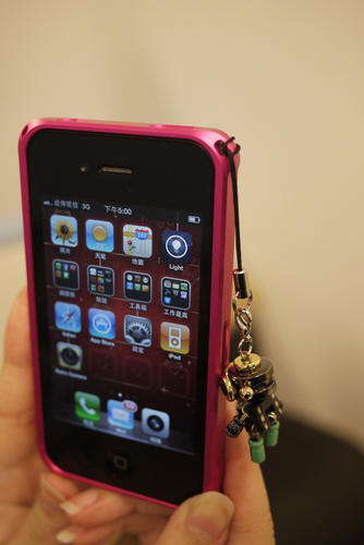 [生活玩物]不怕撞殼的iUnique iPhone4保護殼