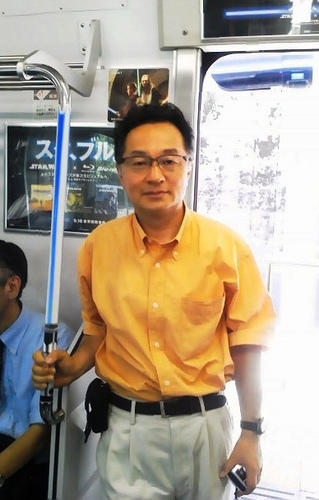 火車沒座位站著不要緊，原力守護你！