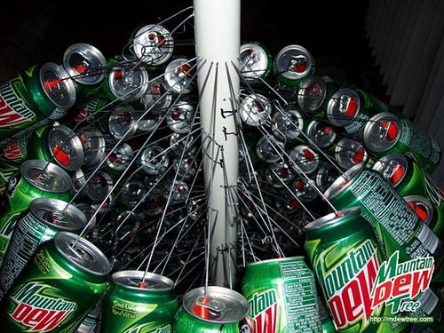 400罐汽水的聖誕奇蹟～歷時4個月的環保聖誕樹