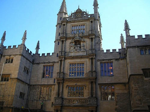 世界上最美的25間大學圖書館