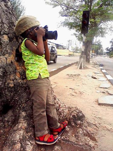世界上最年輕的攝影師，只有 3 歲！