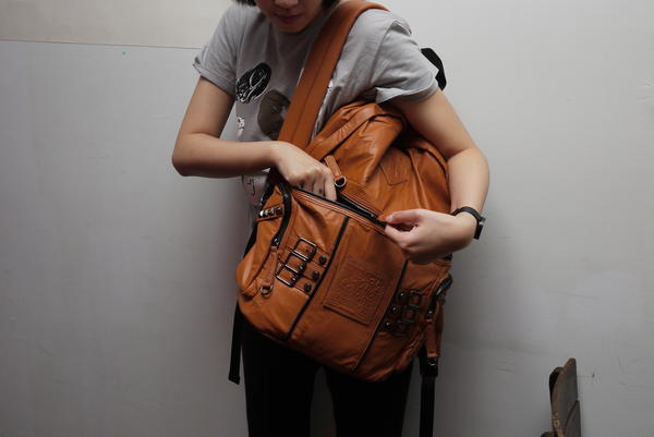 【開箱】揹起皮革質感的包包輕鬆走跳，MxM木村原宿仿皮雙肩包