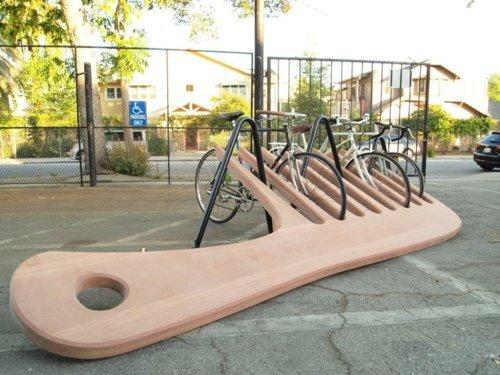 把腳踏車梳理整齊的梳子停車位