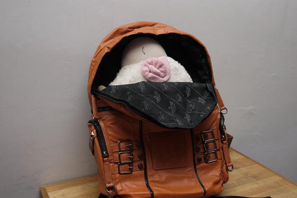 【開箱】揹起皮革質感的包包輕鬆走跳，MxM木村原宿仿皮雙肩包