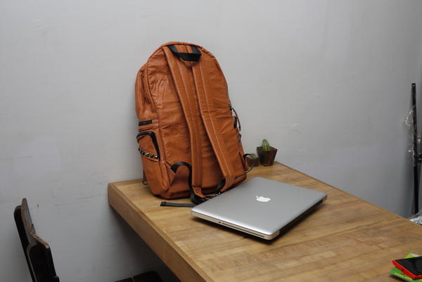 【開箱】揹起皮革質感的包包輕鬆走跳，MxM木村原宿仿皮雙肩包