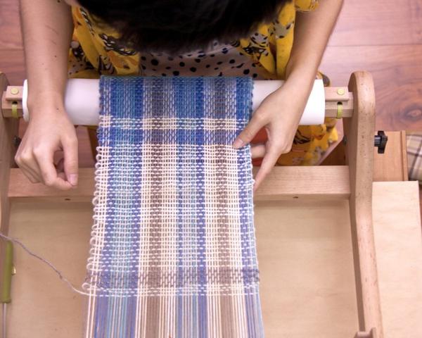 【玩體驗】經緯之間,織出幸福,好玩的織布機手織圍巾