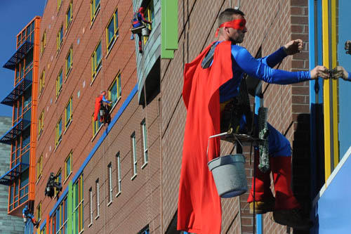 超級英雄現實現身！今天又會是誰出現在窗外呢♥♥♥