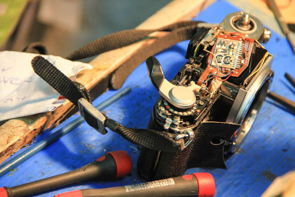 讓傳統底片相機妙手回春的「相機醫生」