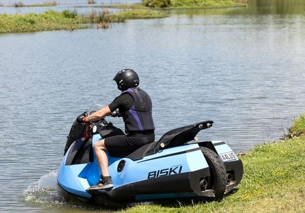 BISKI水陸兩用摩托車，從地平面沿伸到海平線的無限想像