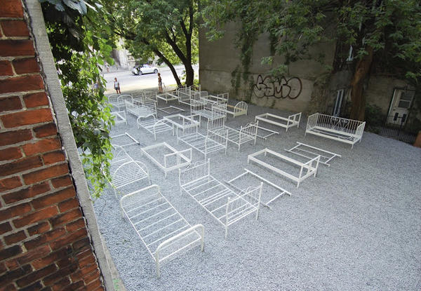 廢棄床架原來可以這麼美，法式浪漫風情的 30 Beds