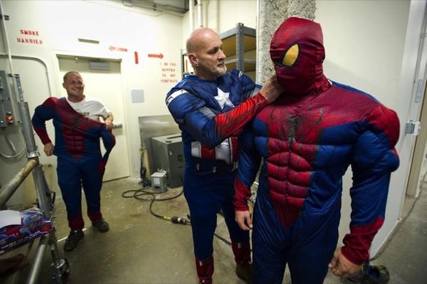 超級英雄現實現身！今天又會是誰出現在窗外呢♥♥♥