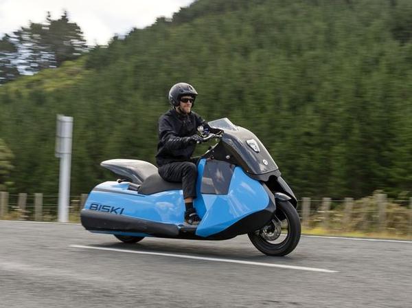BISKI水陸兩用摩托車，從地平面沿伸到海平線的無限想像