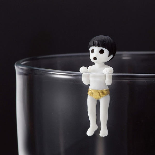 這次不裝可愛，貞子+伽椰子爬上杯緣要你多‧喝‧水