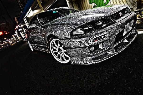 人要比車兇，超級搶眼的全車奇異筆彩繪