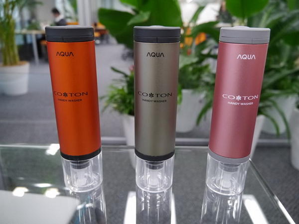 獲得家電大賞的神器小物！專攻小汙漬的手持式洗衣棒 AQUA Coton